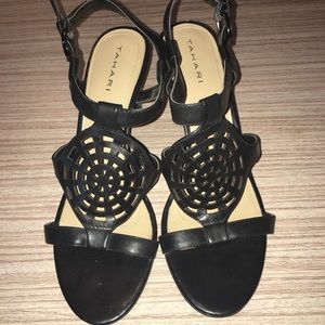 Tahari Kendra Black Leather Sandal Size 9